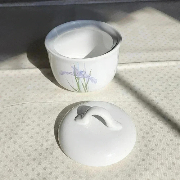 Shadow Iris ( Corelle )Sugar bowl 🥣 height 3 " - Picture 2 of 4